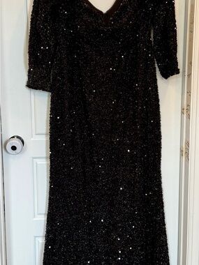 Black Sequin Maxi Dress with V-Neck - Evening Glamour